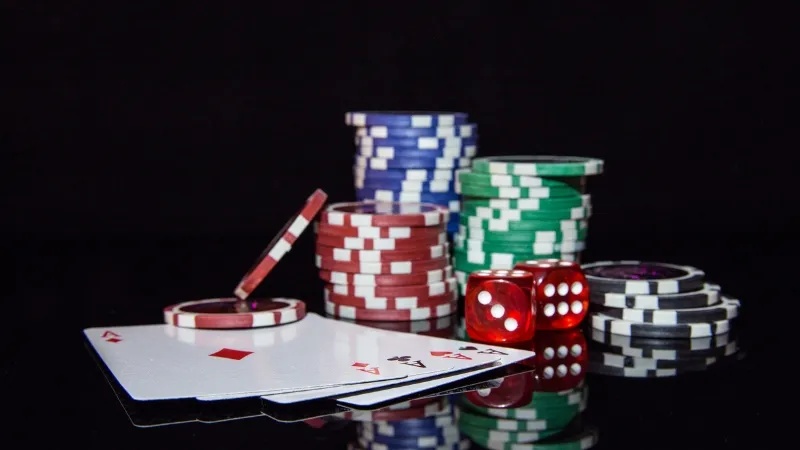 Một trong những cách đơn giản nhưng hiệu quả nhất để chơi blackjack là áp dụng chiến thuật cơ bản