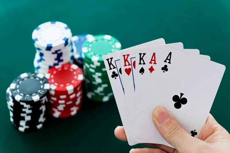 Chiến Lược Thắng Poker Tại RikVip