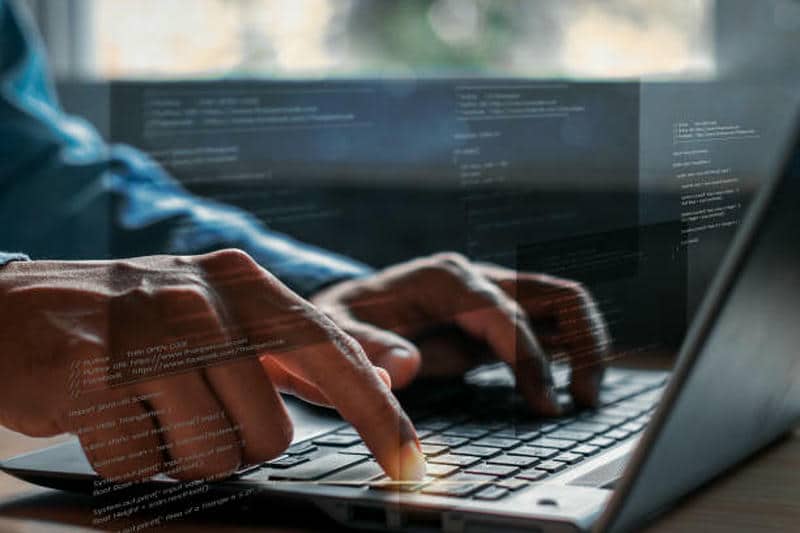 Lợi Ích Và Rủi Ro Khi Sử Dụng Tool Hack Tài Xỉu Miễn Phí