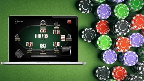 Bài Poker và chip cược trên bàn – Bí quyết slow play hiệu quả tại Bet88.