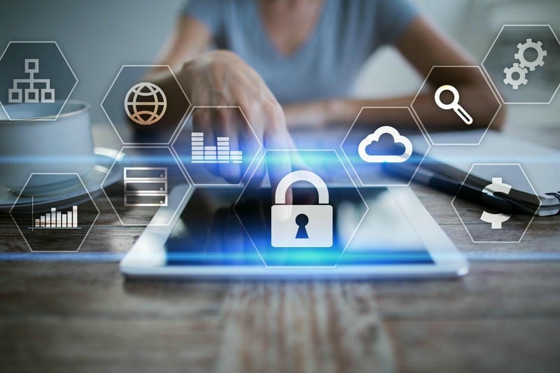 Liên hệ Mibet qua livechat, Zalo, Telegram, email siêu tiện lợi
