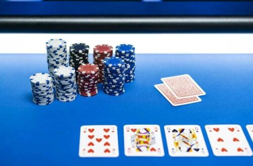 Trải nghiệm poker tại VuaClub như thật ngoài đời