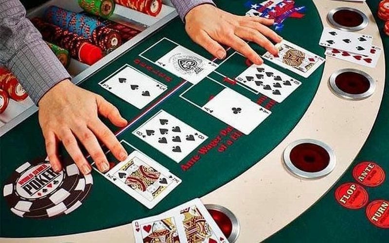 Poker tại 8DAY có gì đặc biệt thu hút người chơi?