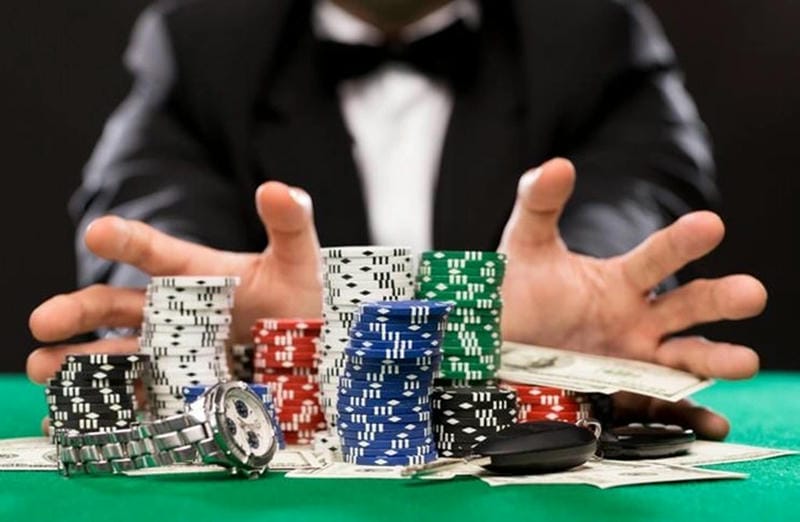 Poker tại 8DAY và hành trình kiếm tiền thực thụ