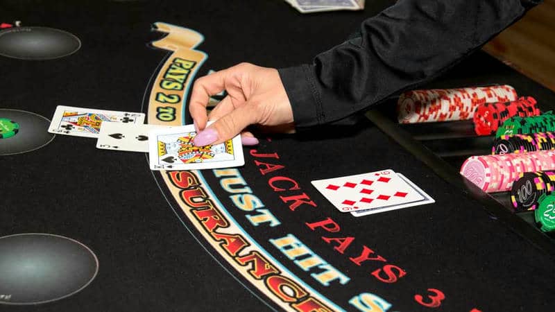 Những lưu ý quan trọng khi đếm bài blackjack May88