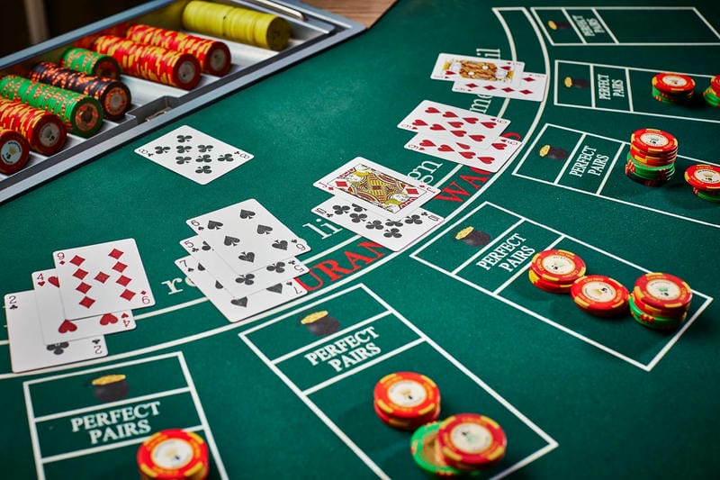 Đếm bài – chiến thuật Blackjack dành cho người tỉnh táo