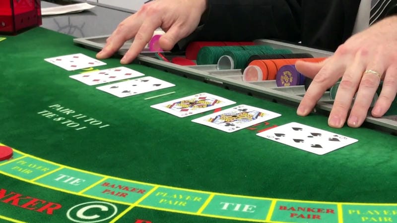 Luật chơi và cách đặt cược trong baccarat tại Fo88