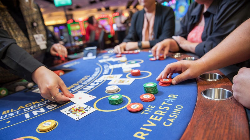 Bàn chơi bài cào rùa tại sảnh casino 188BET