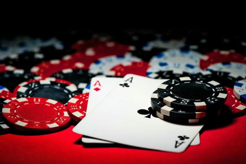  Người chơi Poker V9BET giữ tâm lý ổn định khi cược.