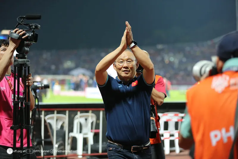 HLV Park Hang Seo nâng cao cúp vàng AFF Cup 2018 cùng đội tuyển Việt Nam.