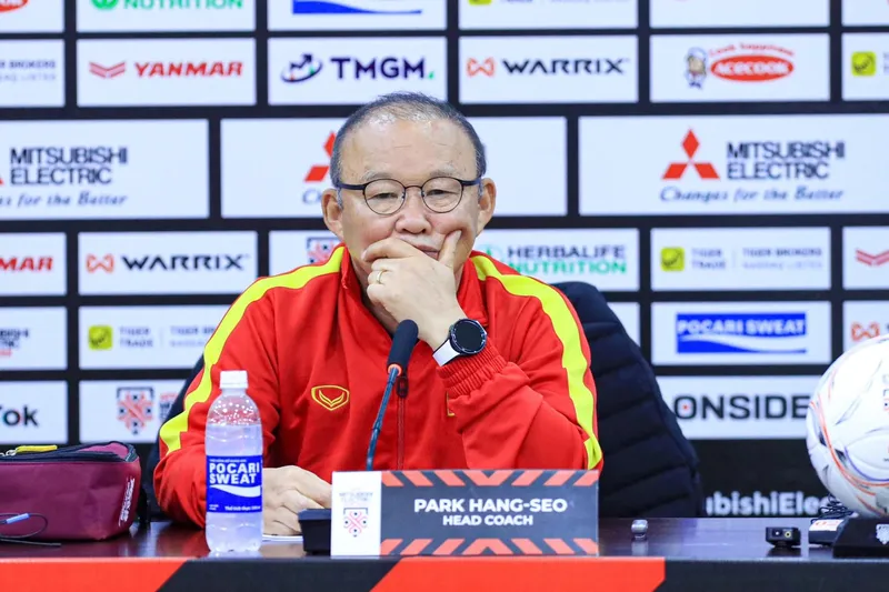 U22 Việt Nam ăn mừng huy chương vàng SEA Games 30 cùng HLV Park Hang Seo.
