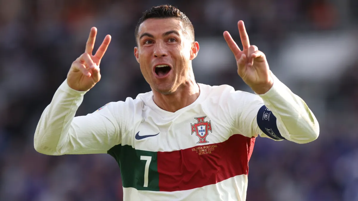 Sunwin cập nhật hình ảnh Ronaldo thời thơ ấu chơi bóng trên đường phố Madeira 