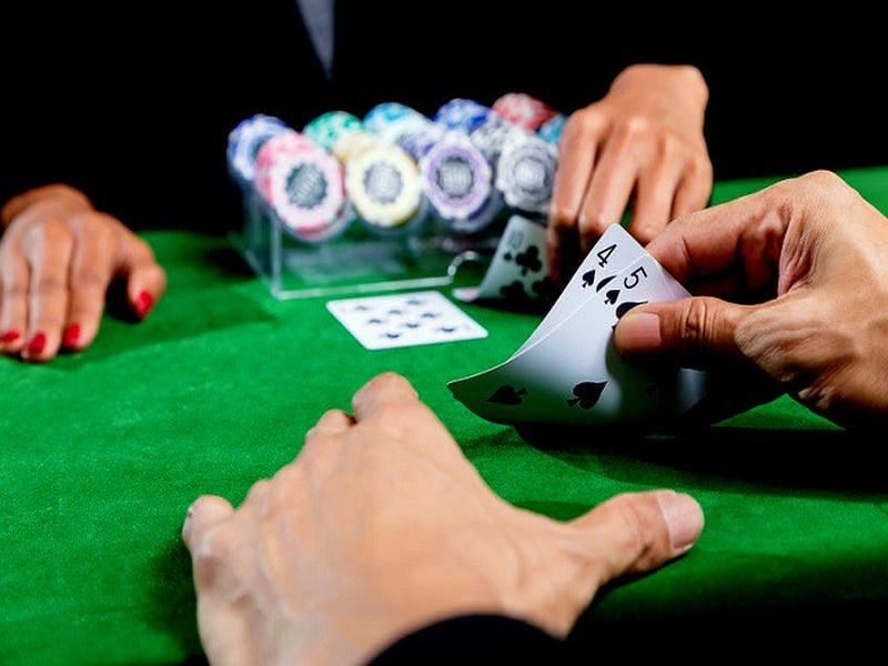 Luật chơi Baccarat và cách đặt cược cơ bản cho người mới