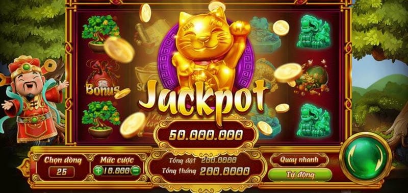 Người chơi sử dụng ứng dụng di động để kiểm tra lịch sử cược slot.