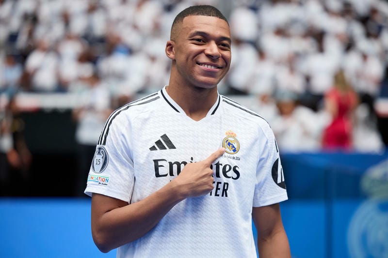 Tại sao Mbappé luôn là "vũ khí bí mật" ở phút chót?