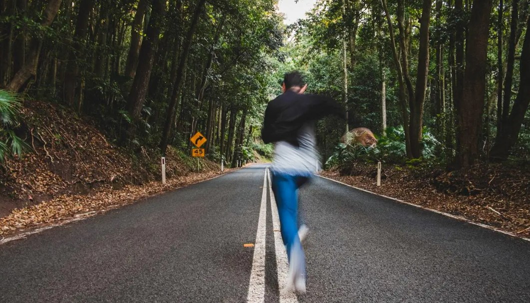 Ý nghĩa việc mơ thấy bị rượt đuổi chạy trốn là điềm gì