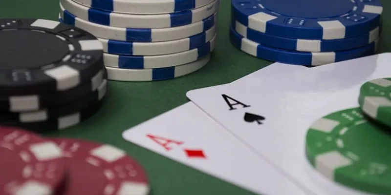 Sự Khác Nhau Giữa Xì Tố Và Poker