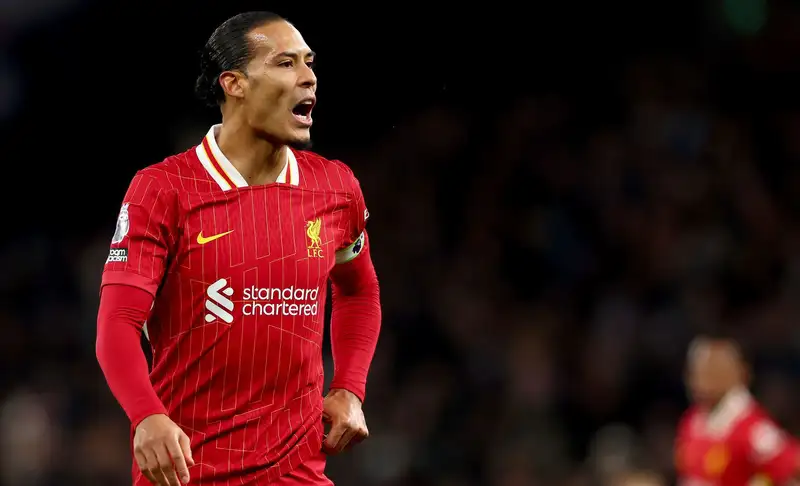 Sức mạnh tranh chấp giúp Van Dijk áp đảo tiền đạo