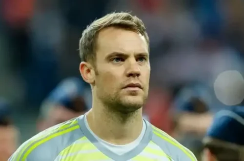 Manuel Neuer thủ môn định nghĩa lại vai trò quét bóng