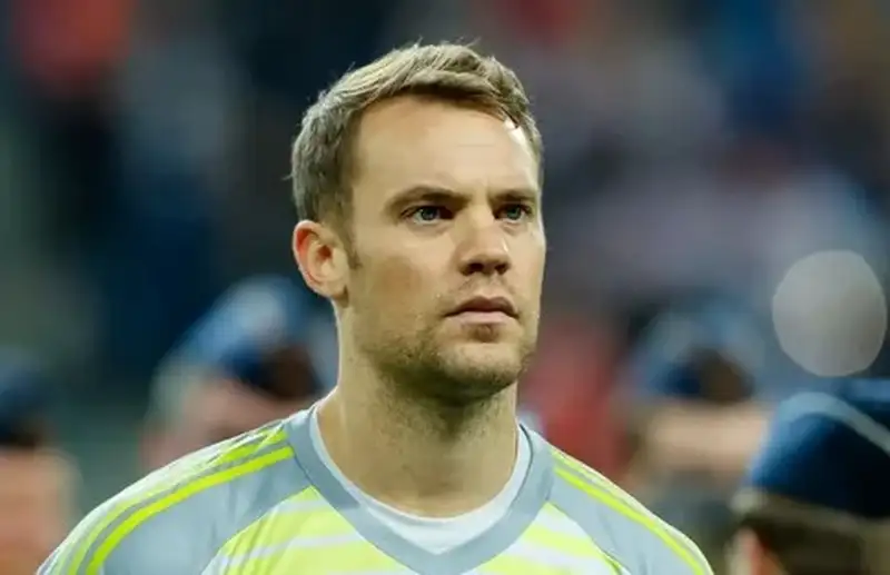 Manuel Neuer thủ môn định nghĩa lại vai trò quét bóng