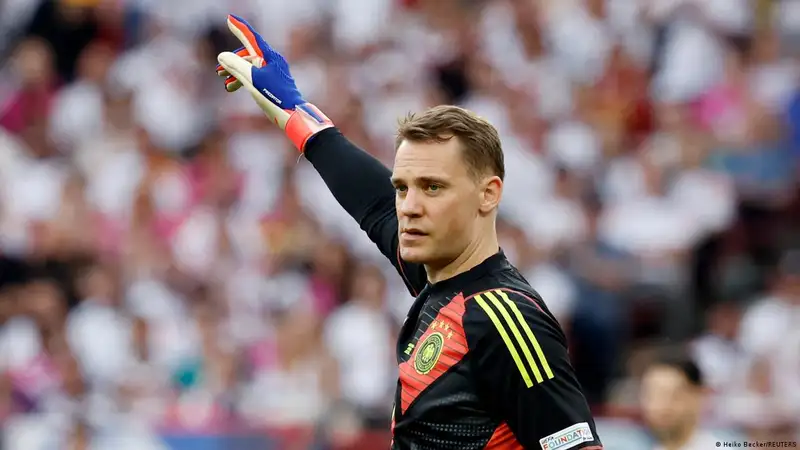 Manuel Neuer biểu tượng cách mạng khung gỗ