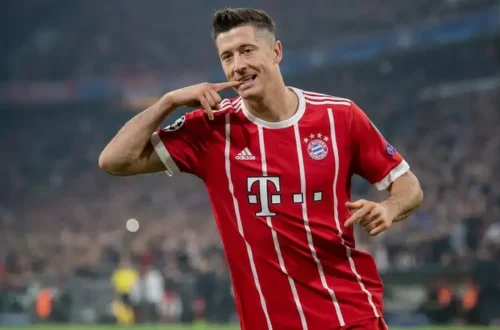 Robert Lewandowski định nghĩa lại vai trò số 9 hiện đại