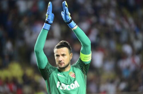 Bị Từ Chối Vì Nguồn Gốc Và Bước Đầu Sự Nghiệp Bóng Đá