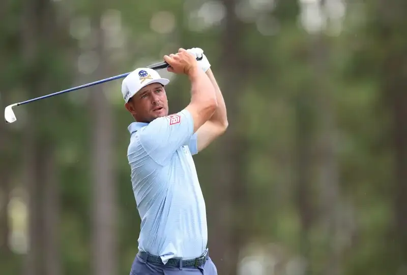 Kỹ thuật chipping ổn định giúp bóng tiếp cận hố golf