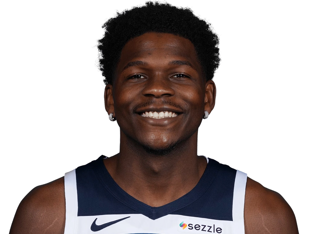 Ảnh chân dung cận mặt của ngôi sao Anthony Edwards trong màu áo đội tuyển