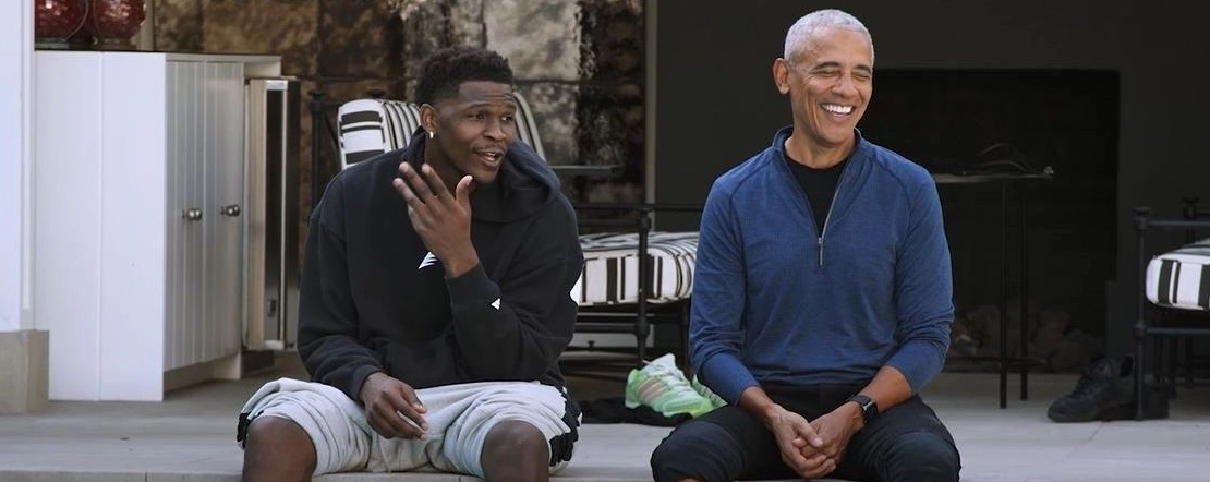 Anthony Edwards và cựu tổng thống Barack Obama cùng ném bóng rổ và trò chuyện vui vẻ