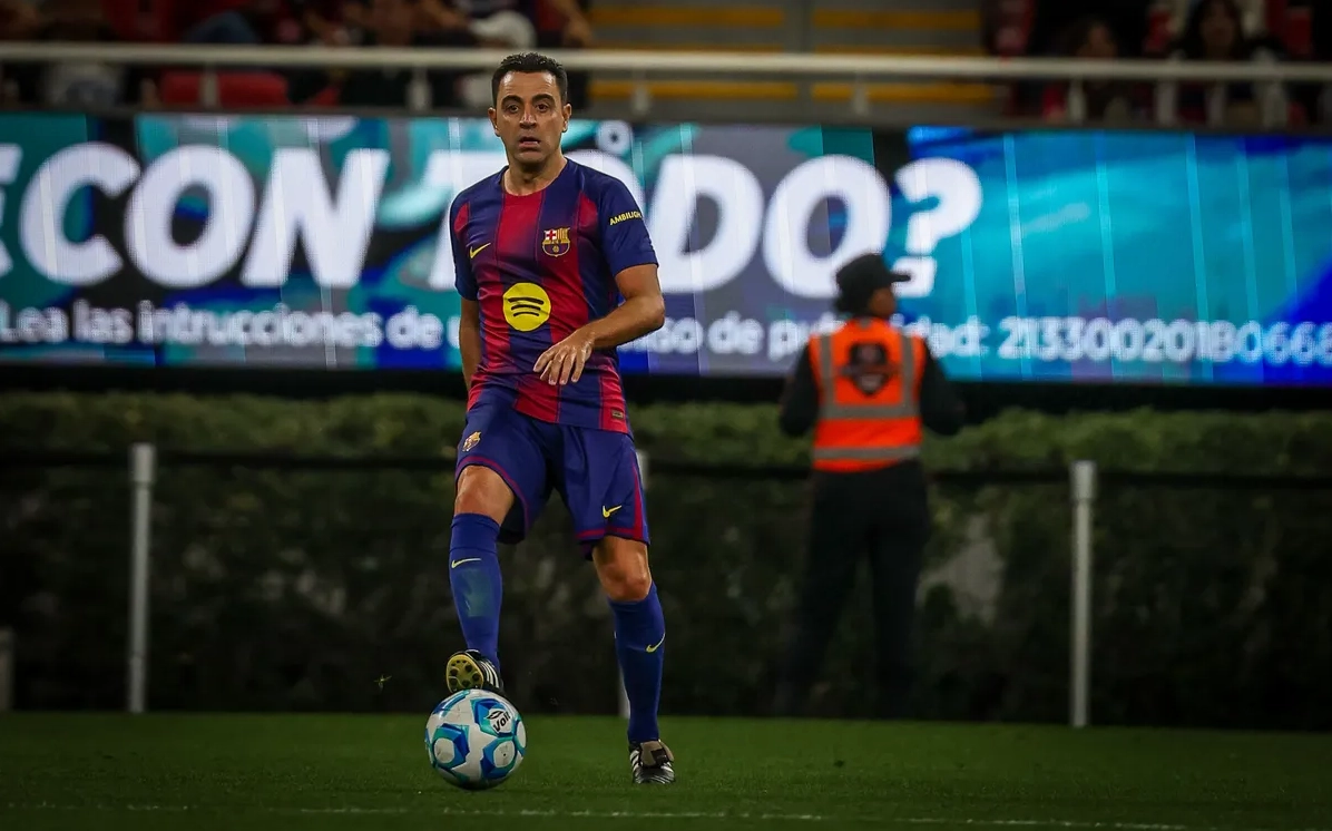 Chân dung huấn luyện viên Xavi Hernandez trên sân tập