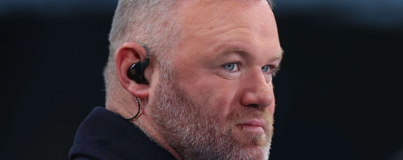 Cựu tiền đạo Wayne Rooney kiên định với những lời chỉ trích gay gắt nhắm vào lối chơi lười biếng của Van Dijk