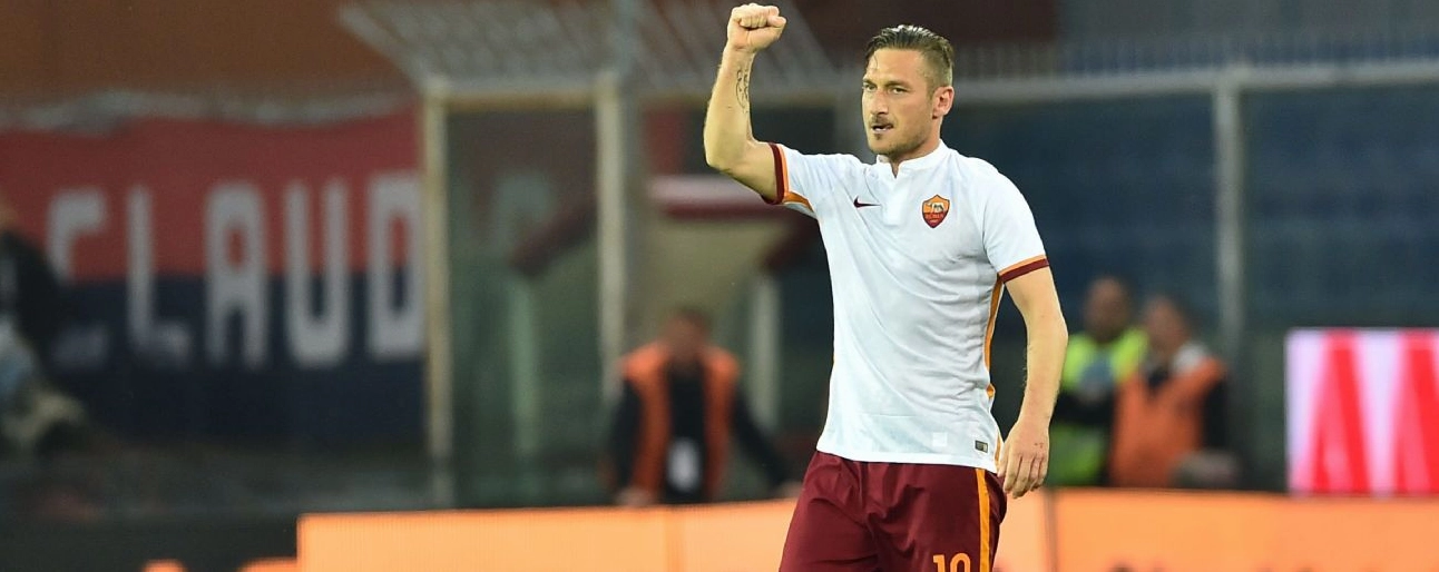Francesco Totti thi đấu trong trận gặp Genoa
