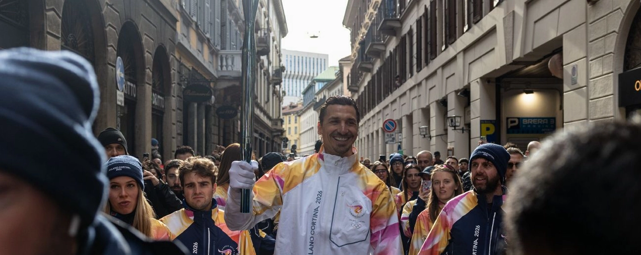 Huyền thoại Zlatan Ibrahimovic của câu lạc bộ Milan rước đuốc Olympic mùa đông năm 2026