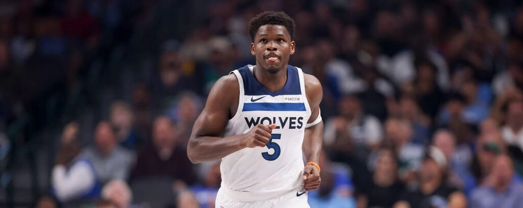 Khoảnh khắc Anthony Edwards bỏ lỡ pha giao bóng đầu trận do phải đi vệ sinh khẩn cấp