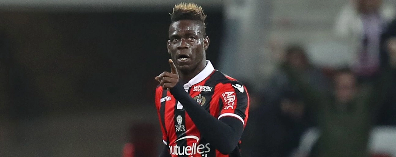 Mario Balotelli và Wesley Sneijder vắng mặt trong một trận đấu quan trọng tại cúp châu Âu