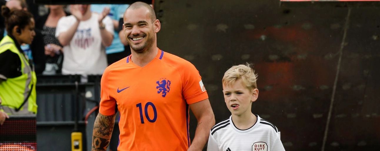 Wesley Sneijder chuẩn bị cho trận đấu giã từ đội tuyển quốc gia Hà Lan trước đối thủ Peru